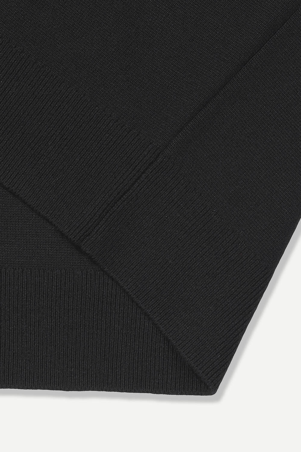 [본] STANDARD 라운드 풀오버 블랙