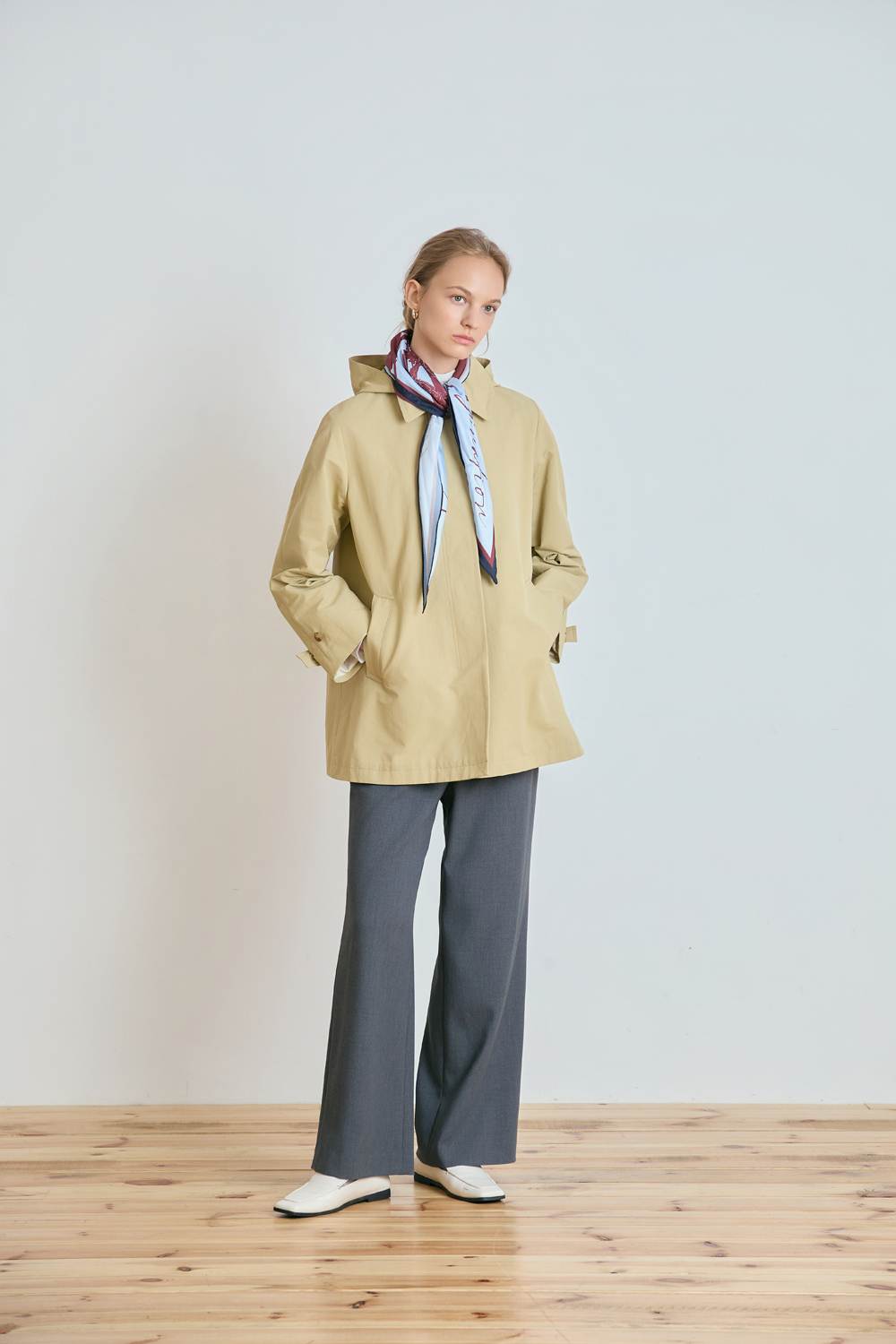 [캐리스노트] 클래식 하프 트렌치 코트 베이지