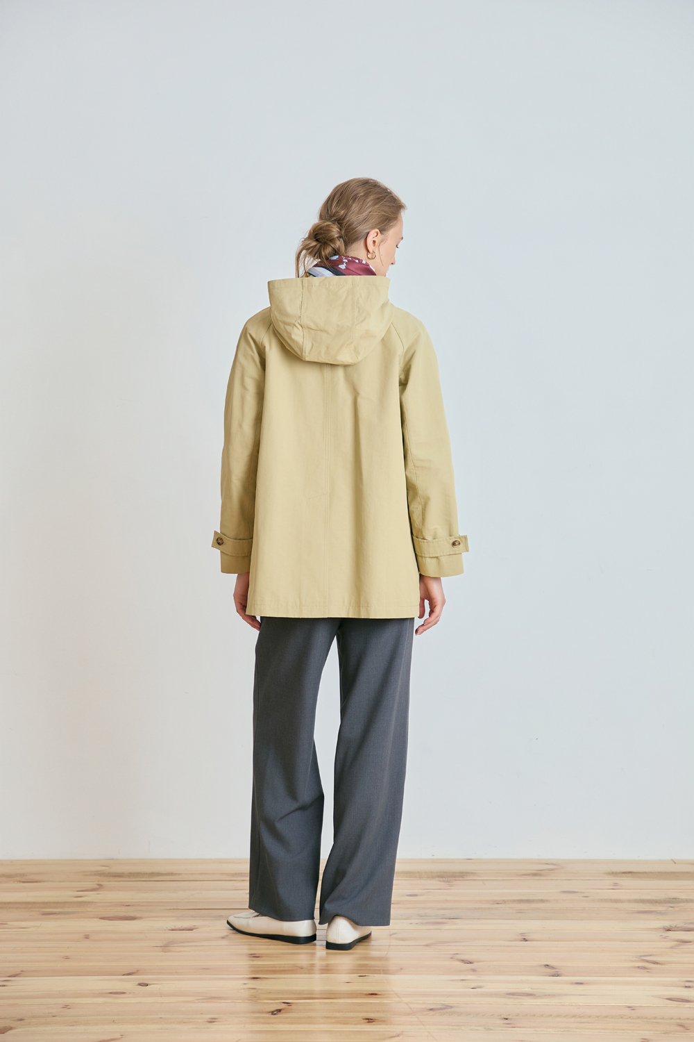 [캐리스노트] 클래식 하프 트렌치 코트 베이지