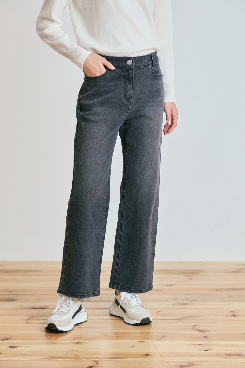 [공식몰] 워싱 스트레이트 데님 팬츠 블랙