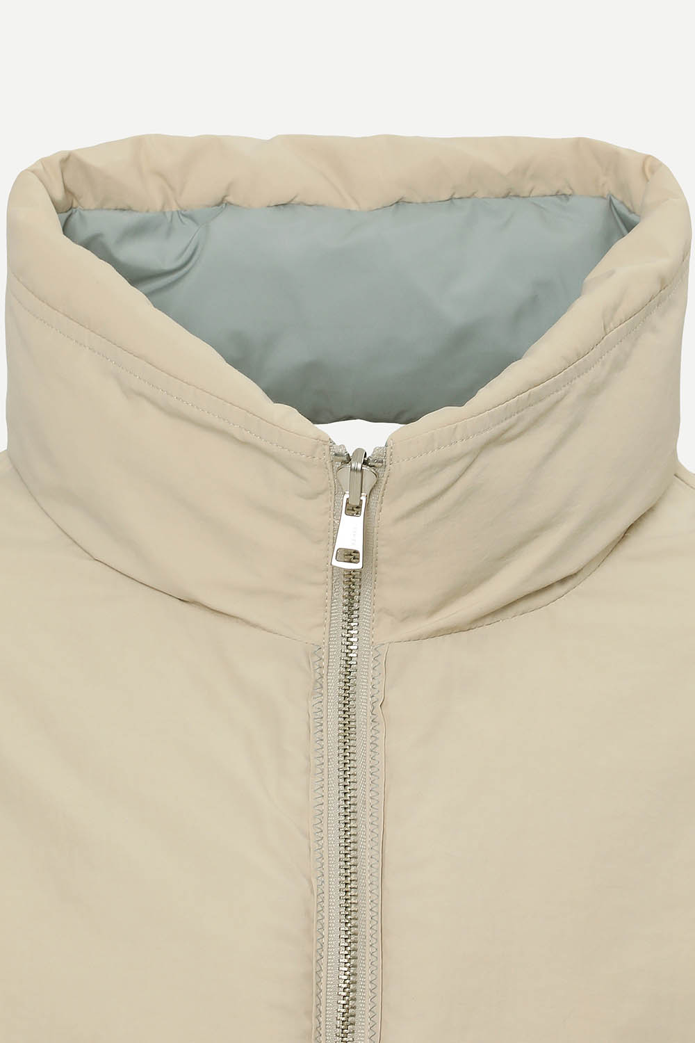 [공식몰] 리버시블 하이넥 다운 숏 점퍼