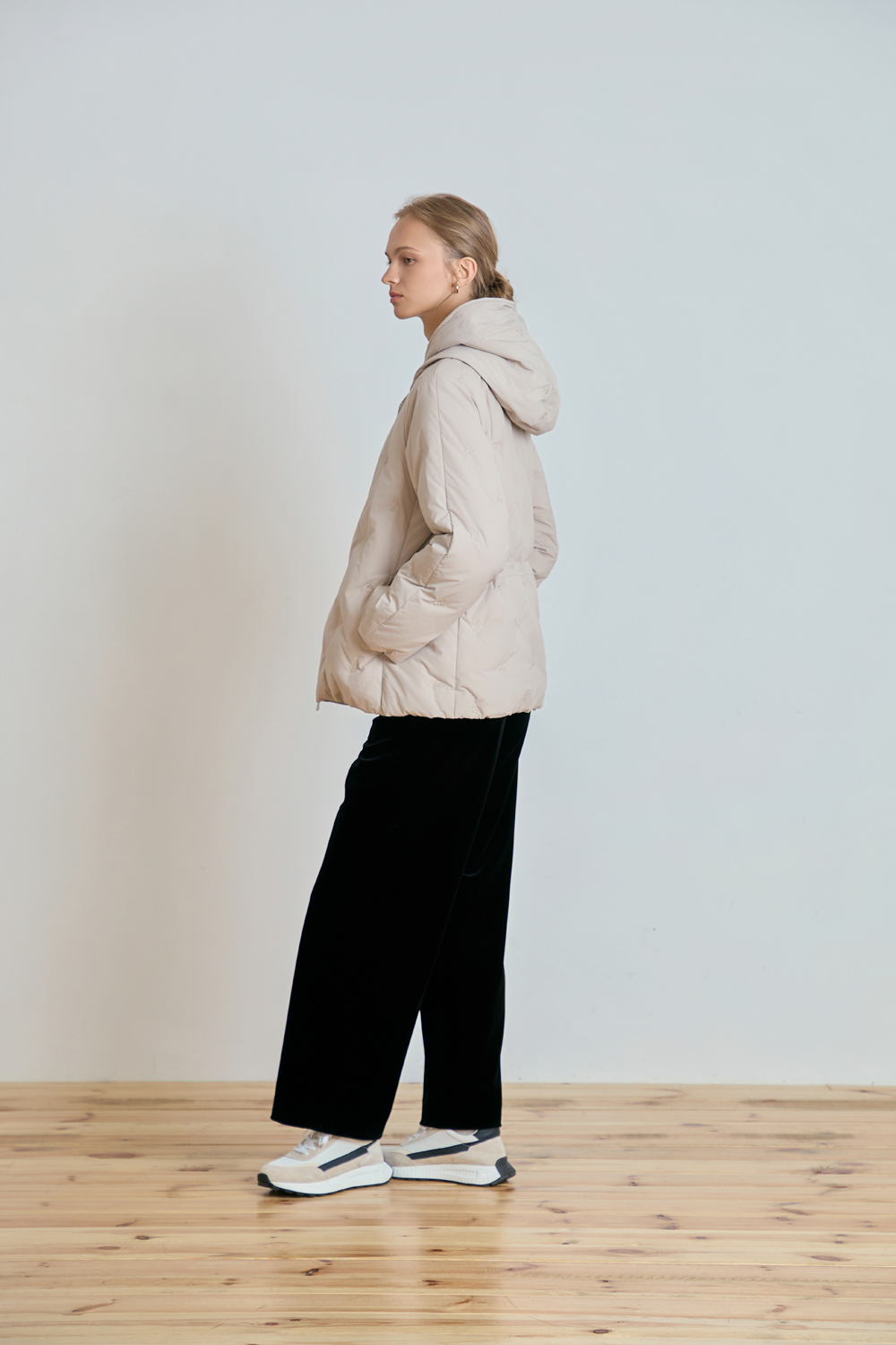 [캐리스노트] 자수 미디 다운 점퍼 베이지