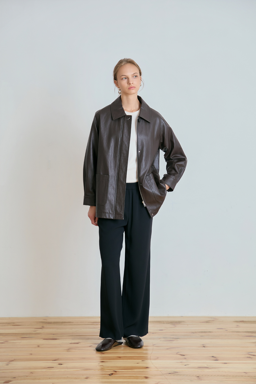 [공식몰] 에코 레더 하프 자켓 브라운