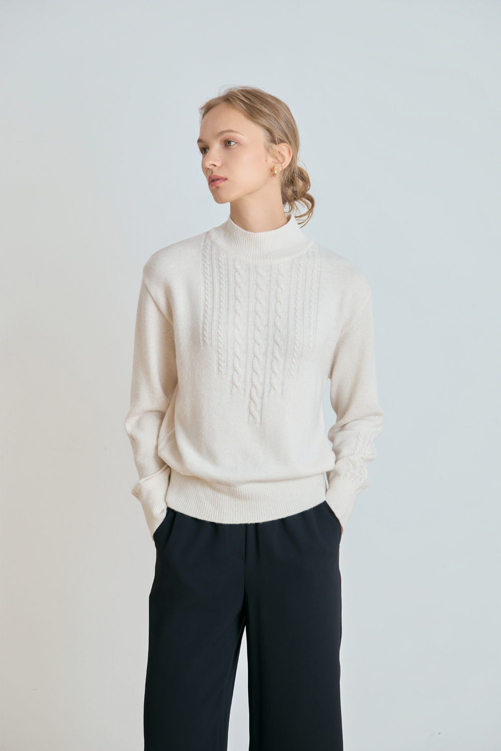[공식몰] 케이블 반넥 풀오버 아이보리