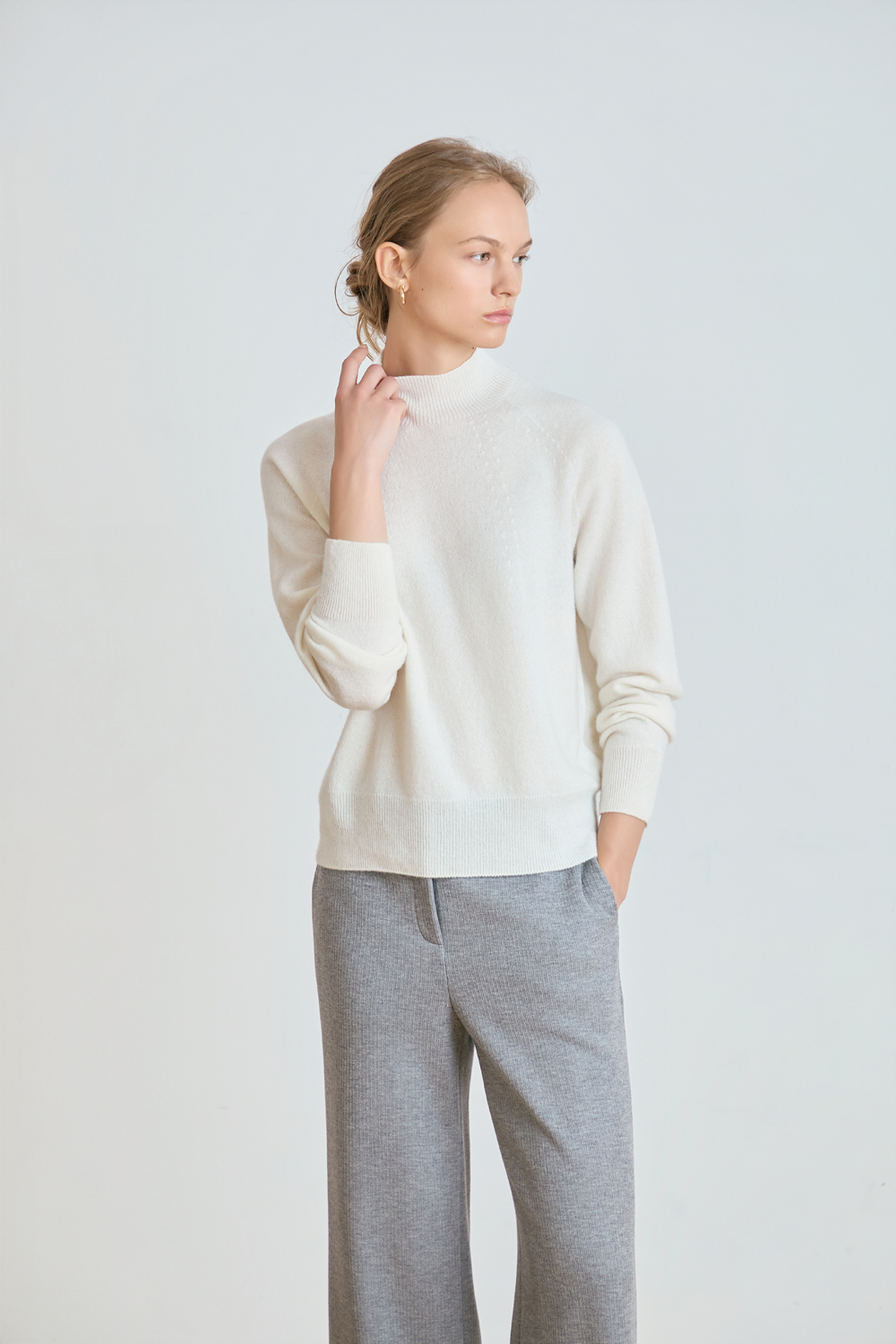 [공식몰] 캐시미어 스웨터 아이보리