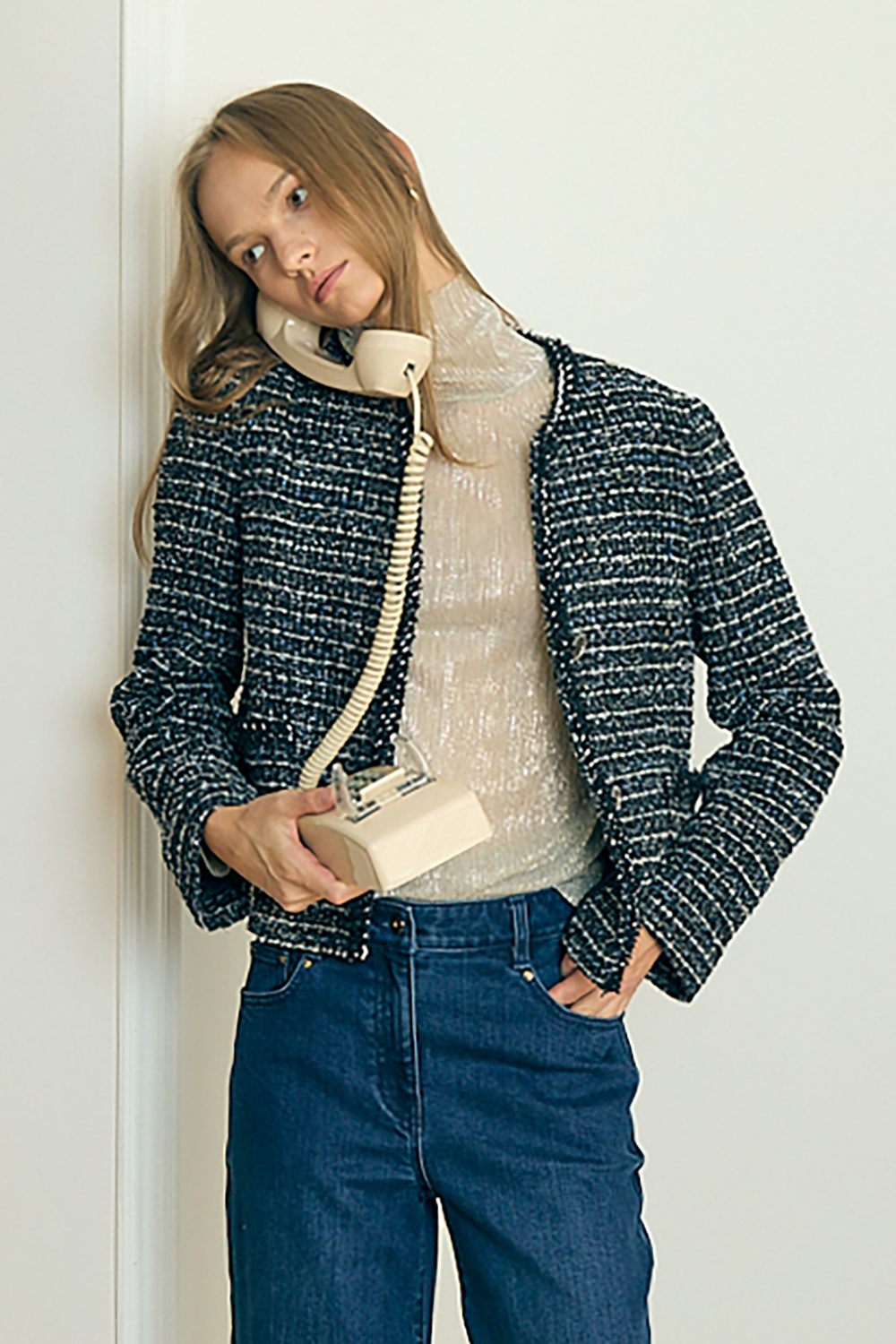 [공식몰] 메탈릭 폴라 티셔츠 핑크 베이지