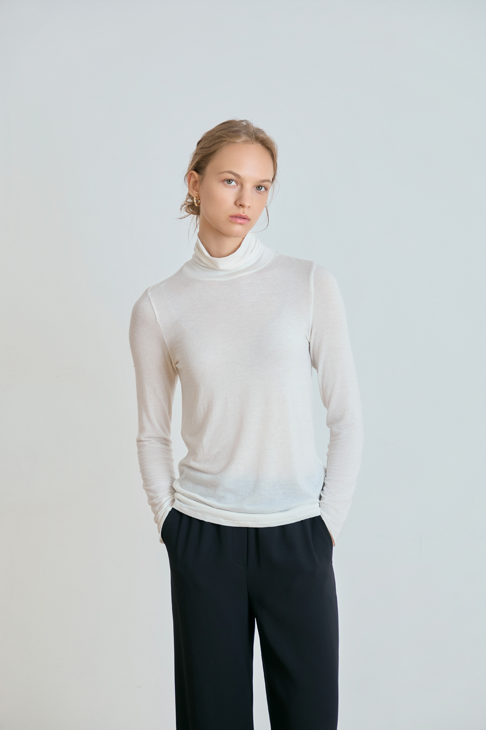 [공식몰] 폴라넥 티셔츠 아이보리