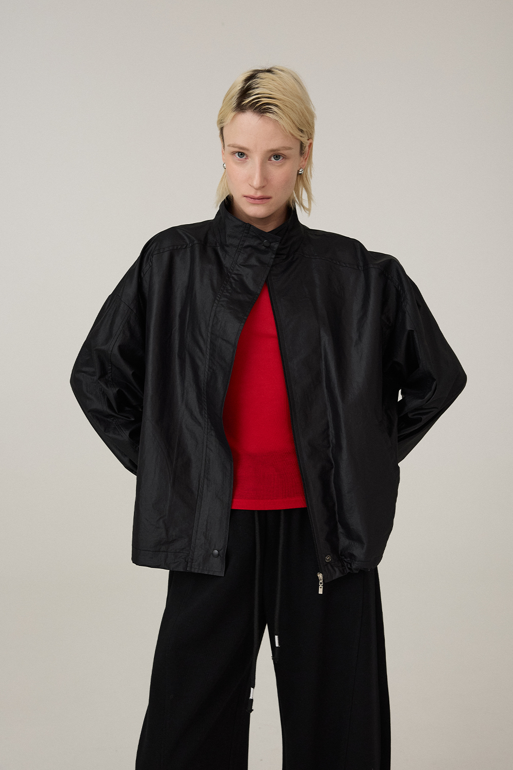 [캐리스노트][온라인단독] 라이트 하이넥 윈드 집업 점퍼 블랙