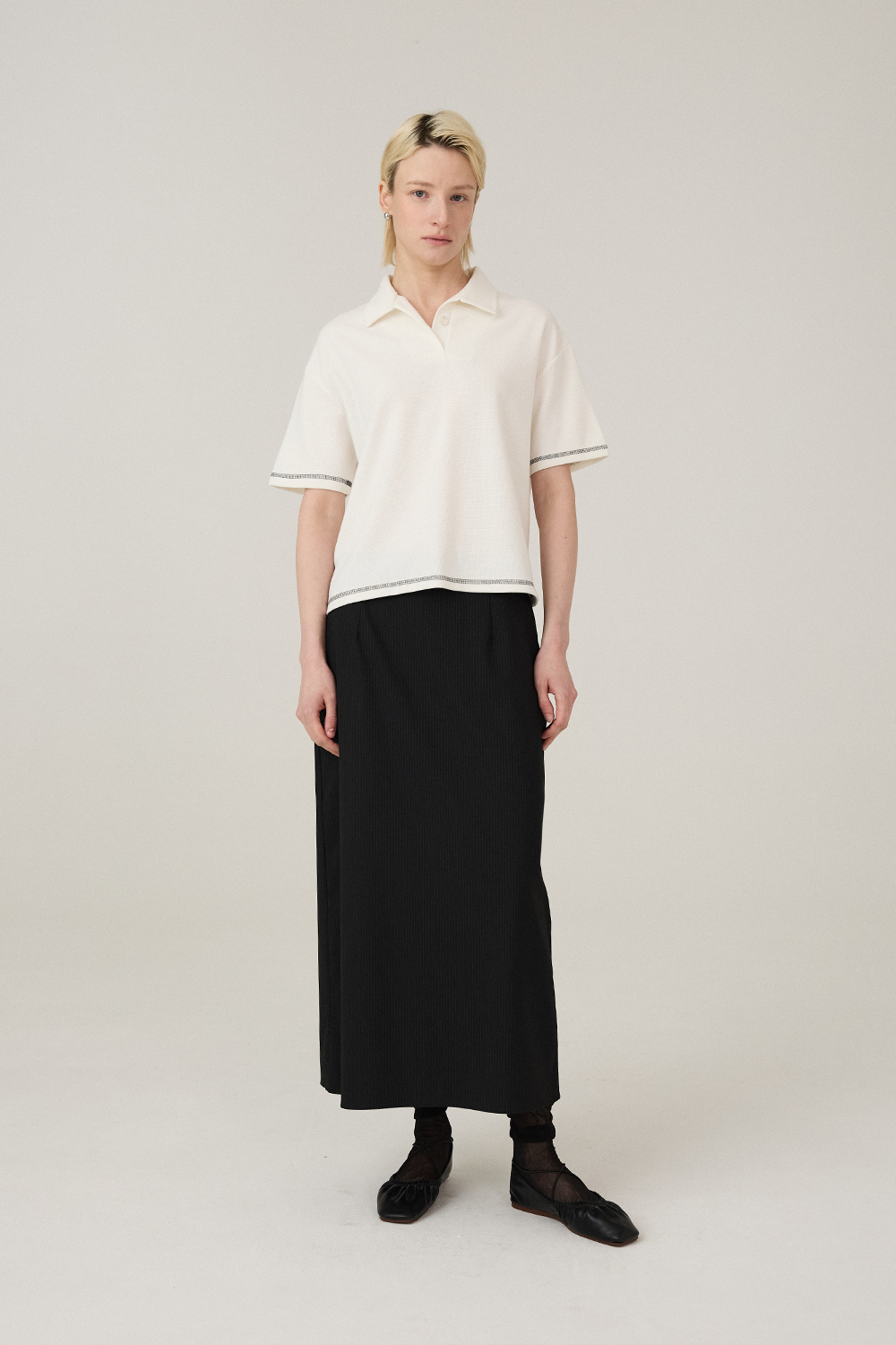 [캐리스노트][온라인단독] 스탠카라 자수 포인트 티셔츠 아이보리