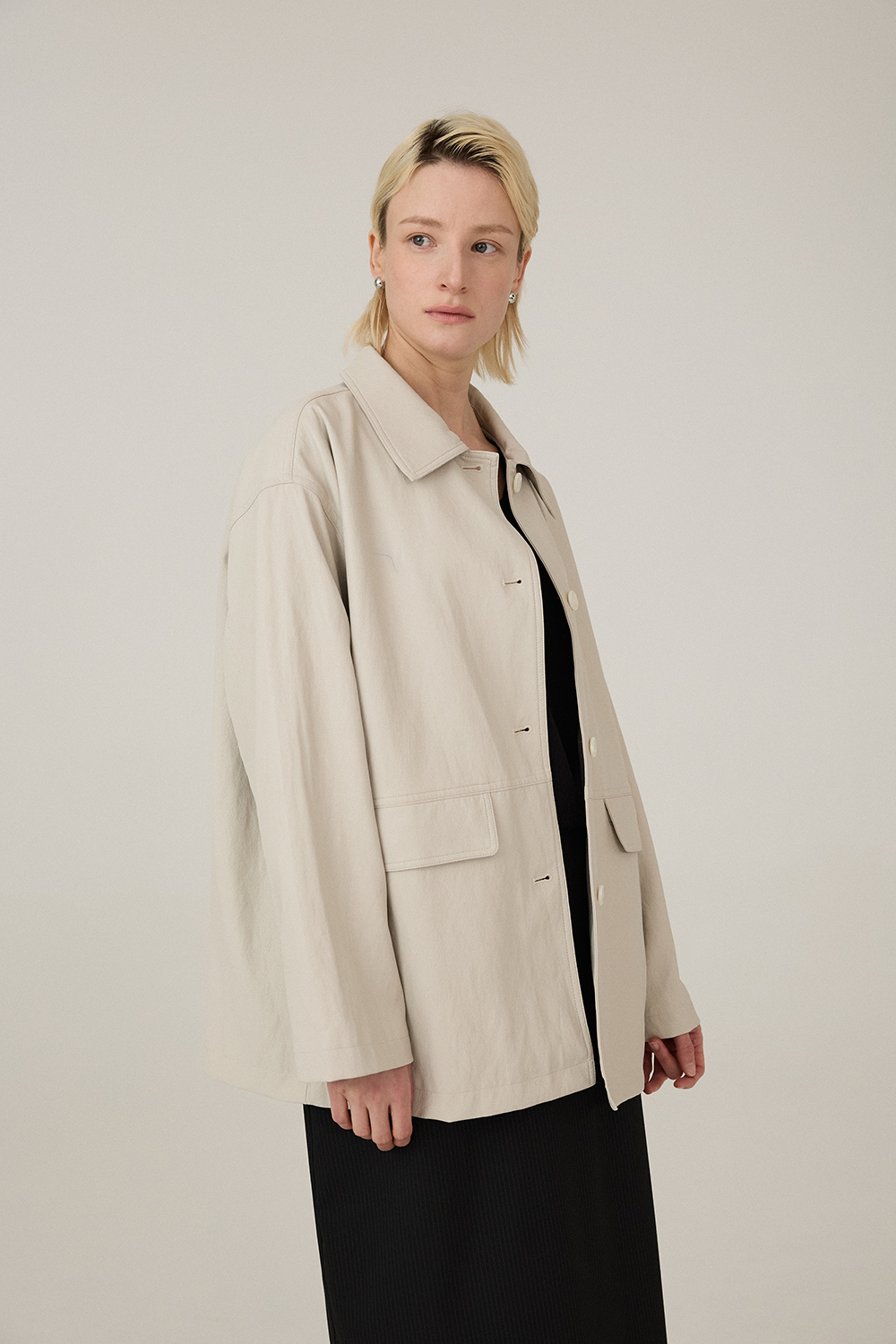 [캐리스노트][온라인단독] 소프트레더 오버사이즈 스탠카라 자켓 라이트 베이지