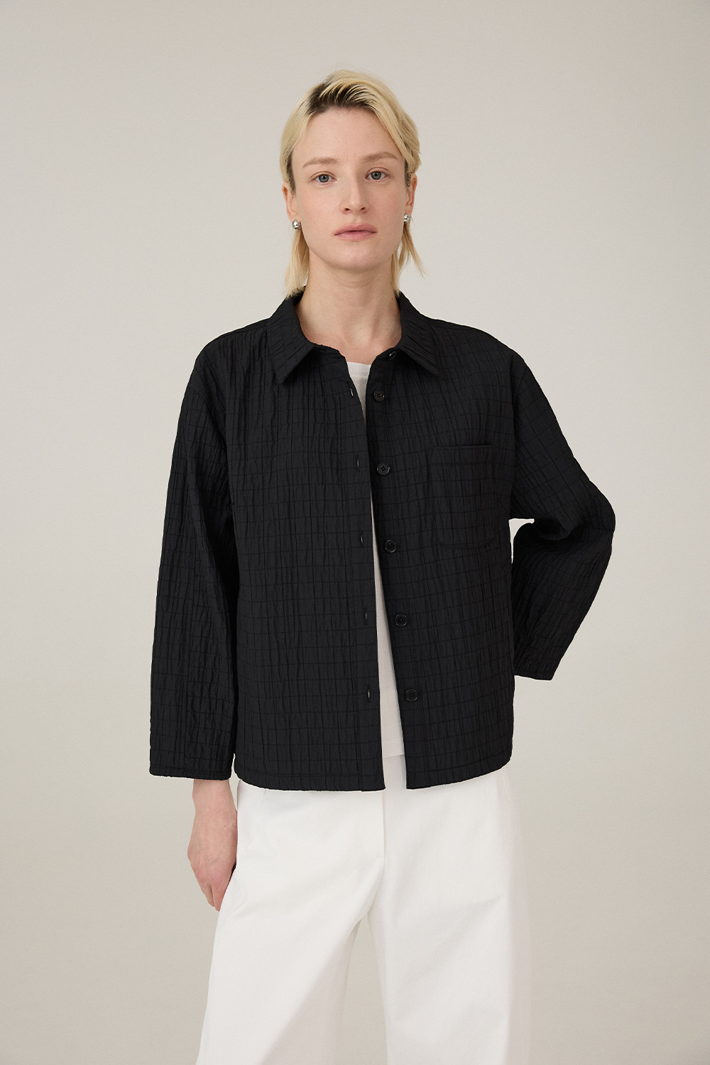 [캐리스노트] 엠보 블루종 셔츠카라 자켓 블랙