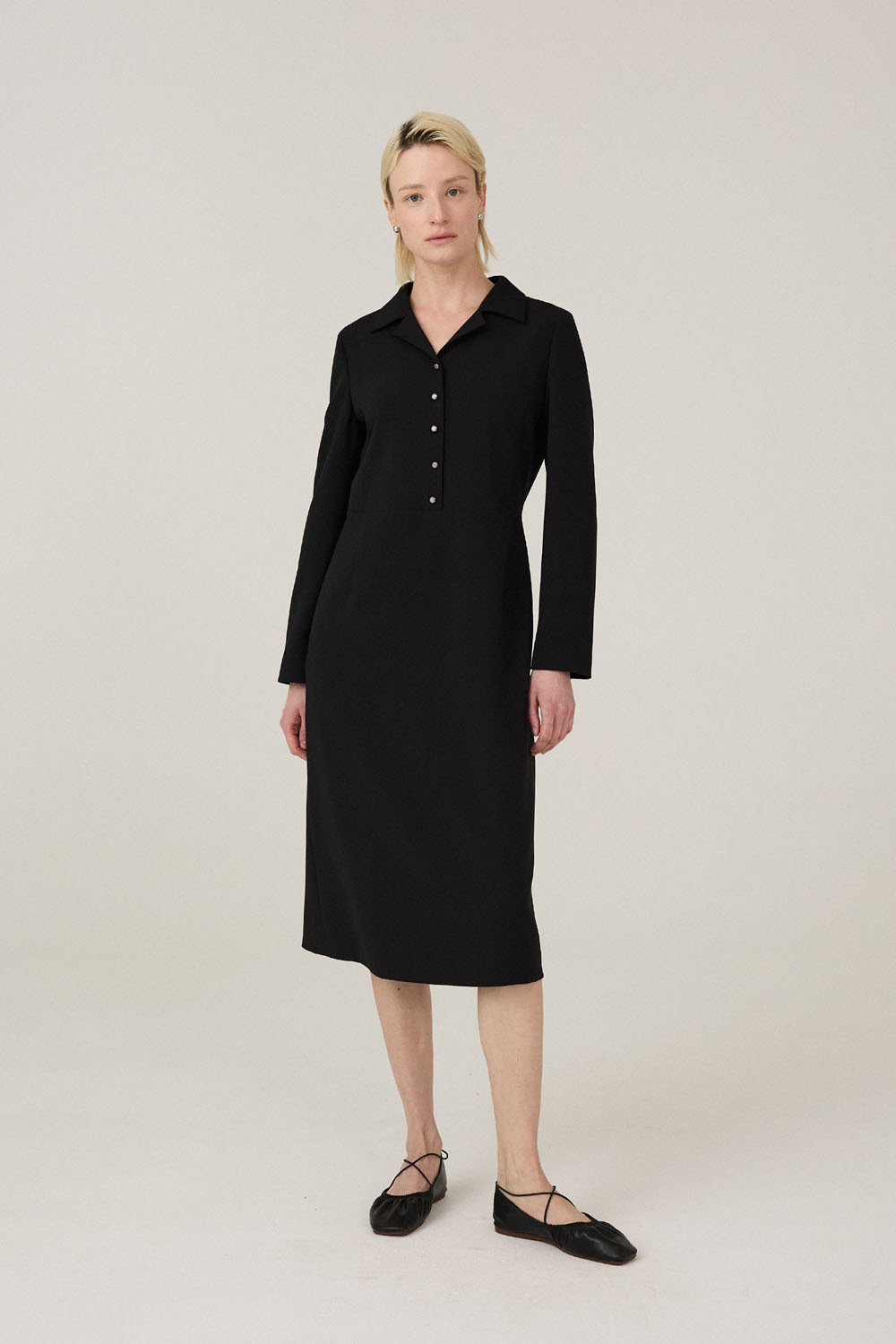 [캐리스노트] 스탠카라 버튼 포인트 H라인 원피스 블랙