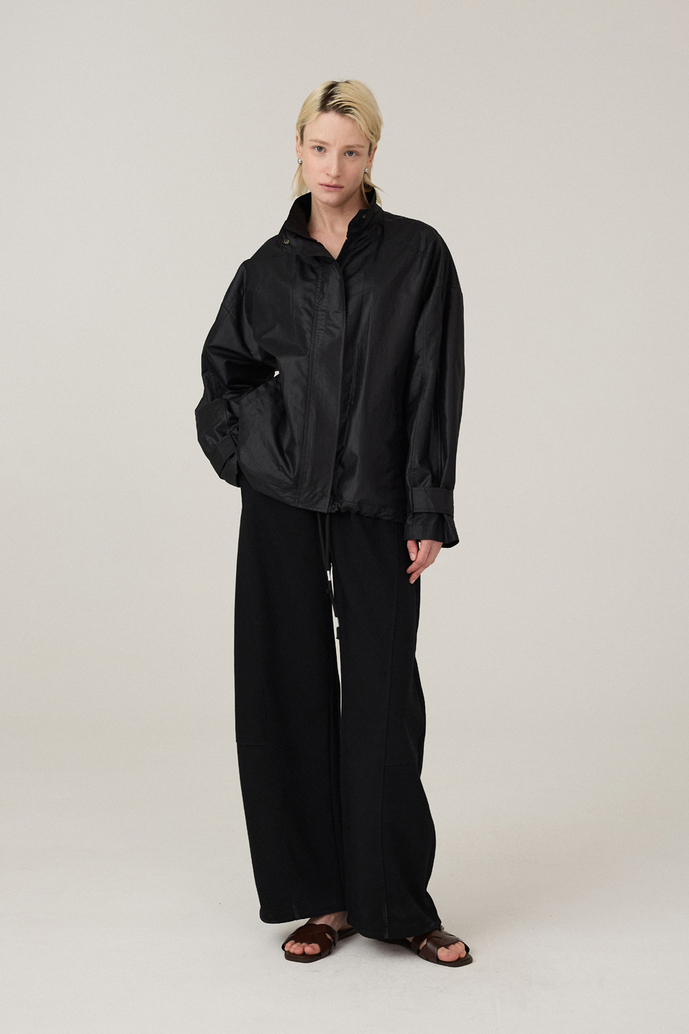 [캐리스노트][온라인단독] 절개 포인트 저지 배기 팬츠 블랙