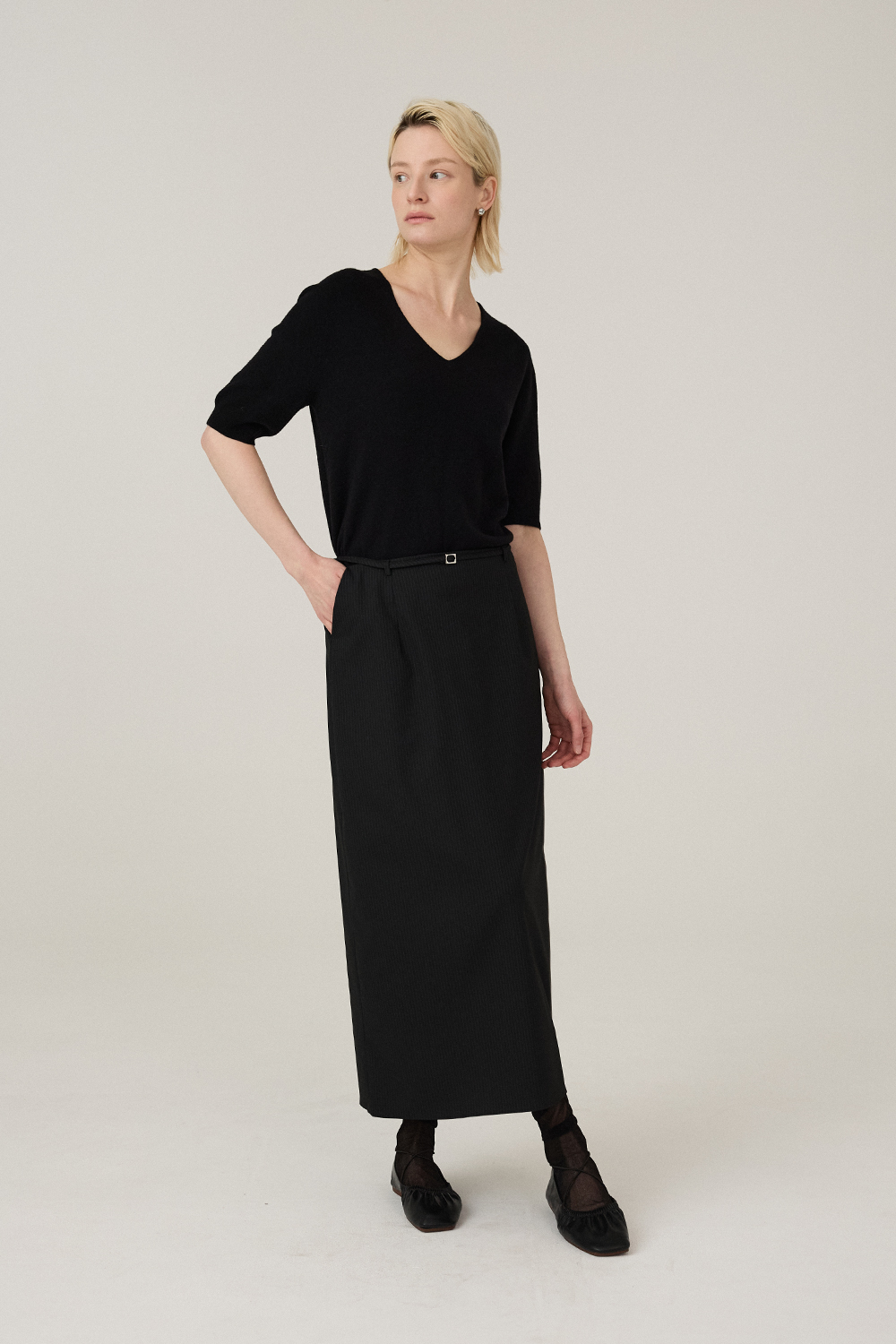 [캐리스노트][온라인단독] 클래식 핀스프라이프 미디 스커트 블랙