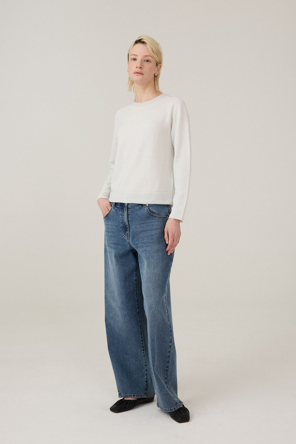 [캐리스노트] 글리터 홀가먼트 니트 풀오버 화이트