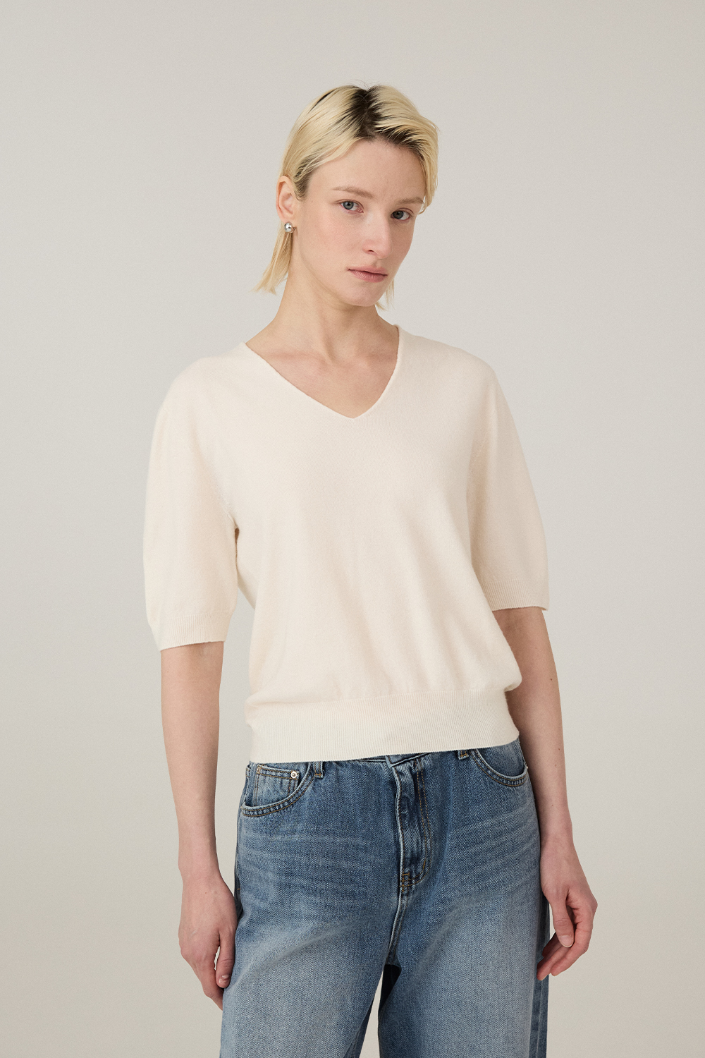 [캐리스노트][온라인단독] 소프트 브이넥 반팔 니트 아이보리