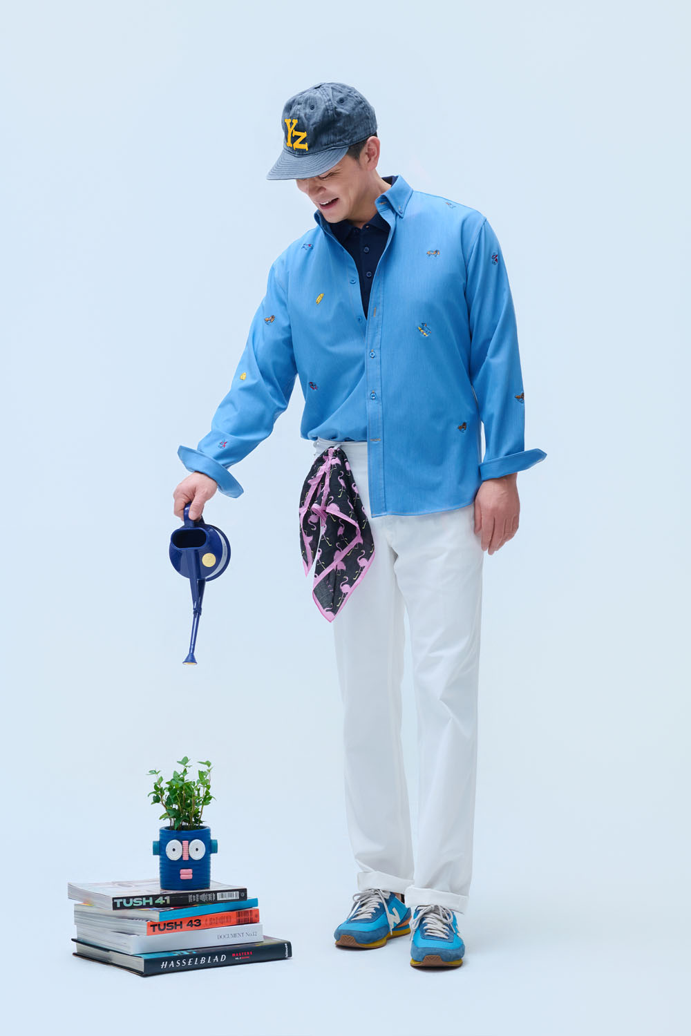 [예작] 라운드 자수 슬림핏 캐주얼 셔츠 블루