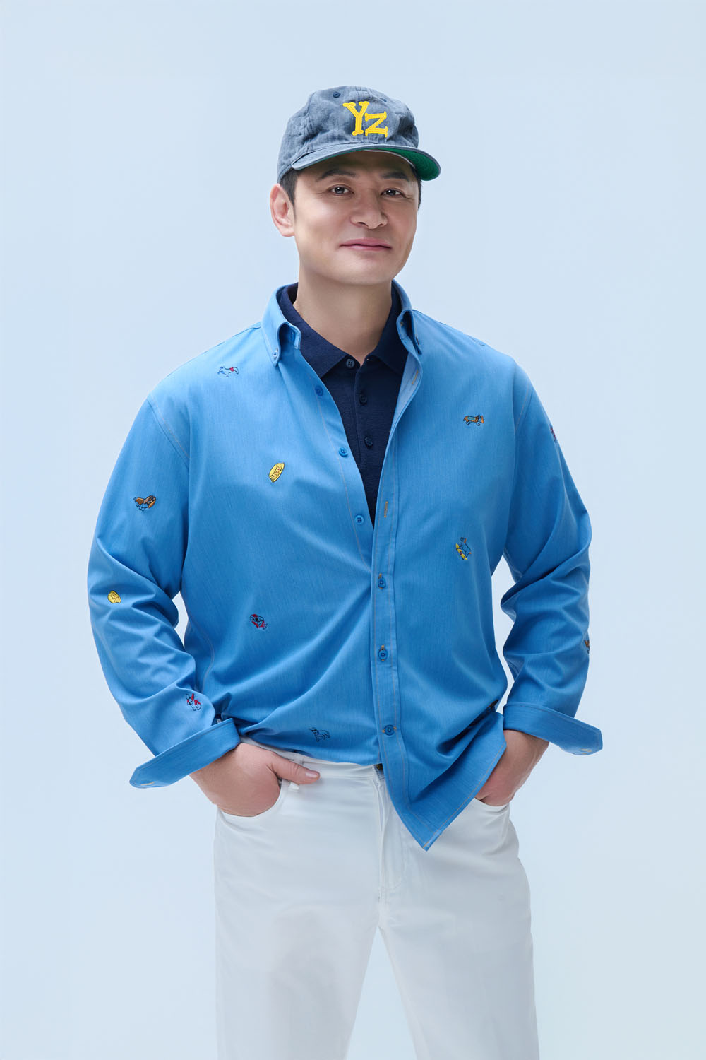 [예작] 라운드 자수 슬림핏 캐주얼 셔츠 블루